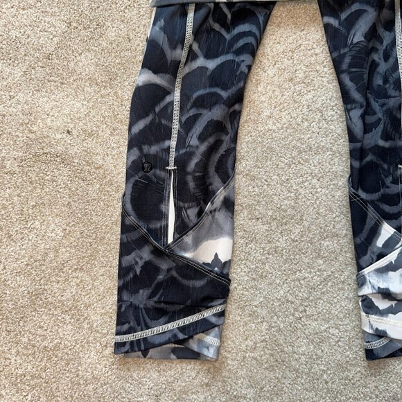 Lululemon Wunder Under Pant Dance Pretty Plume Angel Wing Black Size 6 Womens - Picture 3 of 4